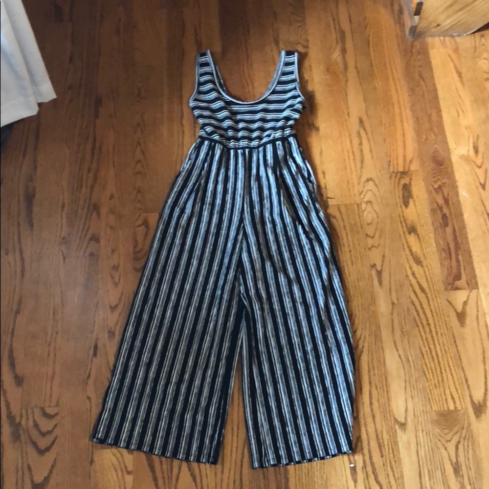 BLACK AND WHITE STRIPED JUMPSUIT
